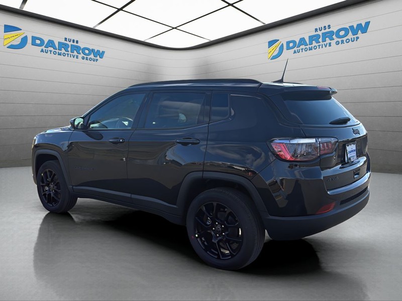 Jeep Compass Vehicle Full-screen Gallery Image 3