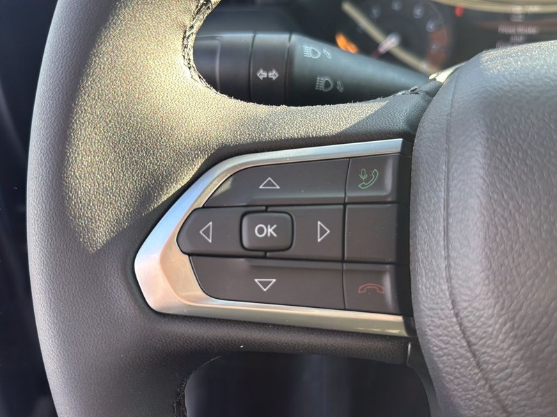 Jeep Compass Vehicle Full-screen Gallery Image 9