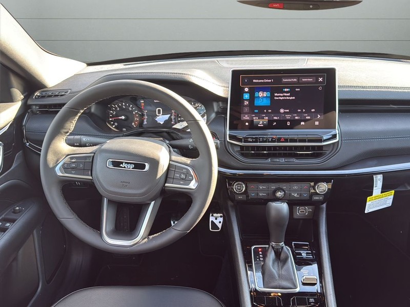 Jeep Compass Vehicle Full-screen Gallery Image 12