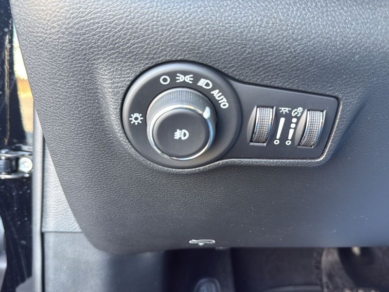 Jeep Compass Vehicle Full-screen Gallery Image 18