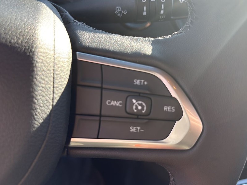 Jeep Compass Vehicle Full-screen Gallery Image 19
