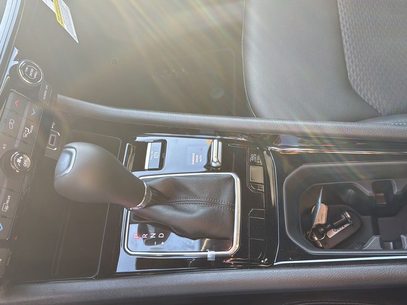 Jeep Compass Vehicle Full-screen Gallery Image 21