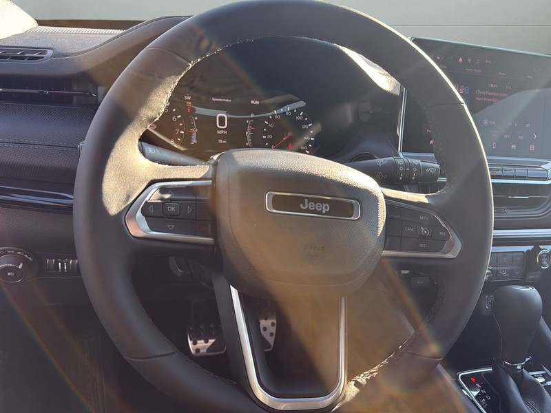 Jeep Compass Vehicle Full-screen Gallery Image 27