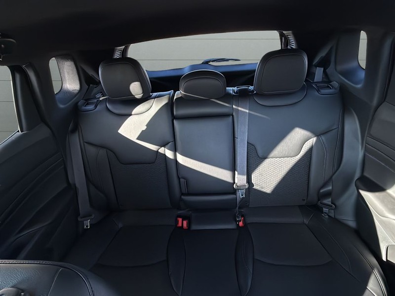 Jeep Compass Vehicle Full-screen Gallery Image 28