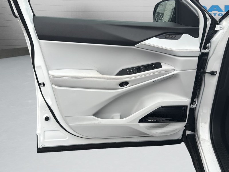 Jeep Cherokee Vehicle Full-screen Gallery Image 11