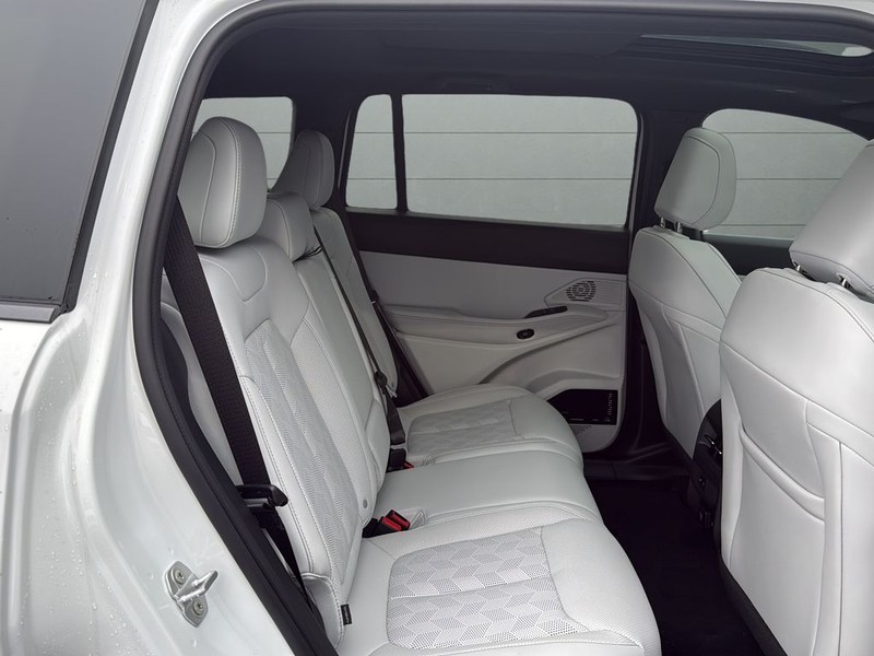 Jeep Cherokee Vehicle Full-screen Gallery Image 14