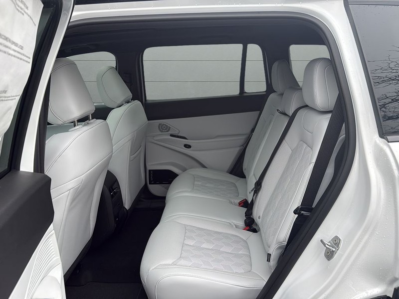 Jeep Cherokee Vehicle Full-screen Gallery Image 17