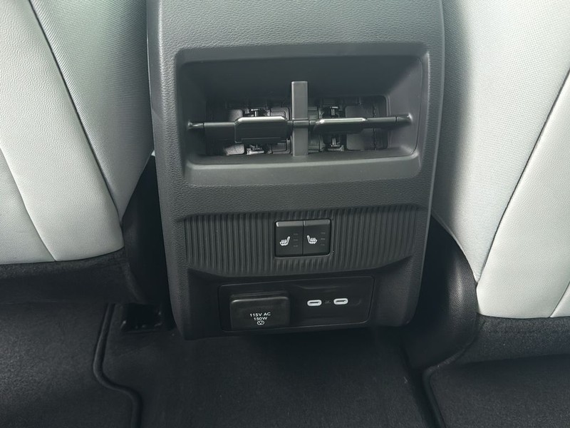 Jeep Cherokee Vehicle Full-screen Gallery Image 18