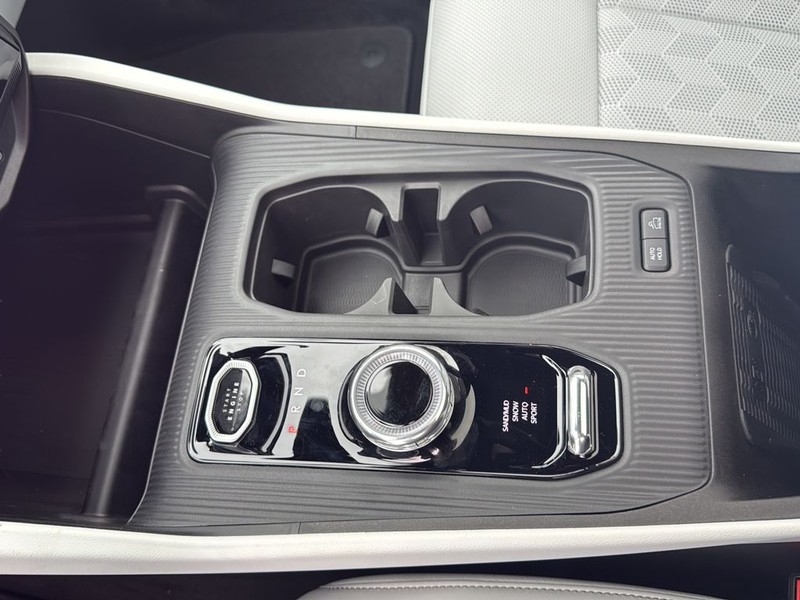 Jeep Cherokee Vehicle Full-screen Gallery Image 22