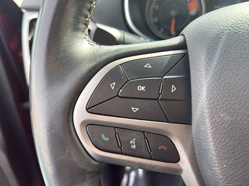 Jeep Cherokee Vehicle Full-screen Gallery Image 9