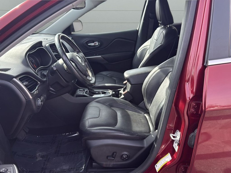 Jeep Cherokee Vehicle Full-screen Gallery Image 10