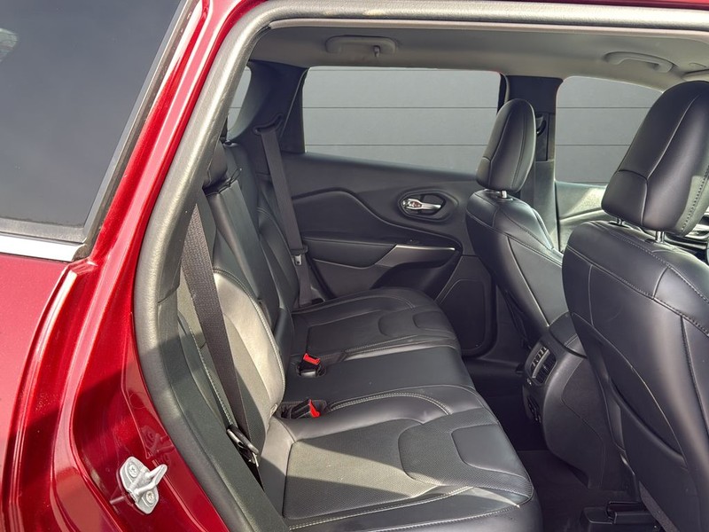 Jeep Cherokee Vehicle Full-screen Gallery Image 14