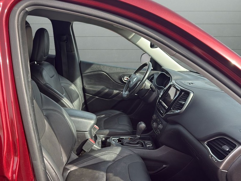 Jeep Cherokee Vehicle Full-screen Gallery Image 15