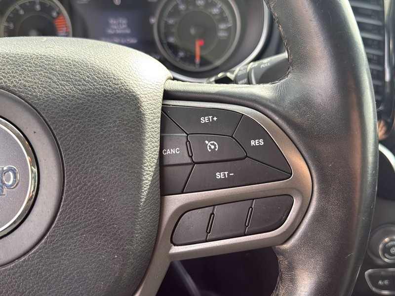 Jeep Cherokee Vehicle Full-screen Gallery Image 19