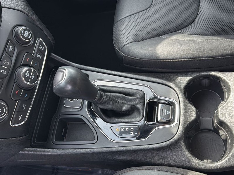 Jeep Cherokee Vehicle Full-screen Gallery Image 21