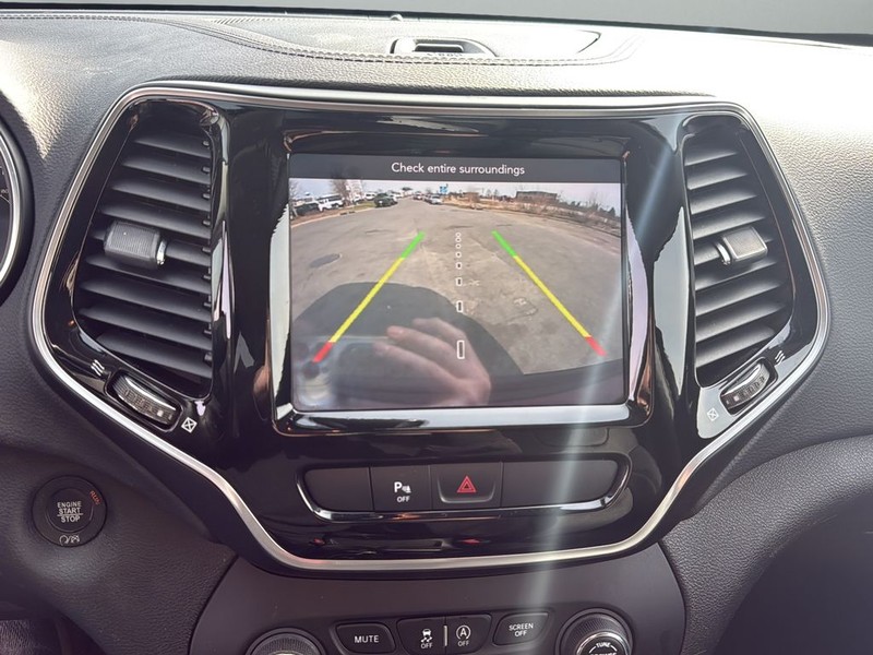 Jeep Cherokee Vehicle Full-screen Gallery Image 23