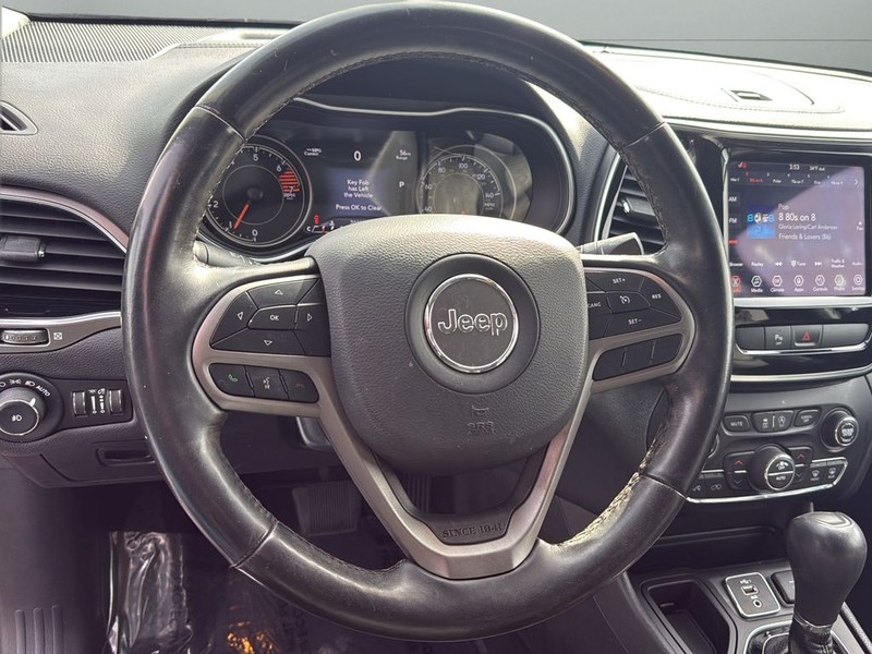 Jeep Cherokee Vehicle Full-screen Gallery Image 26