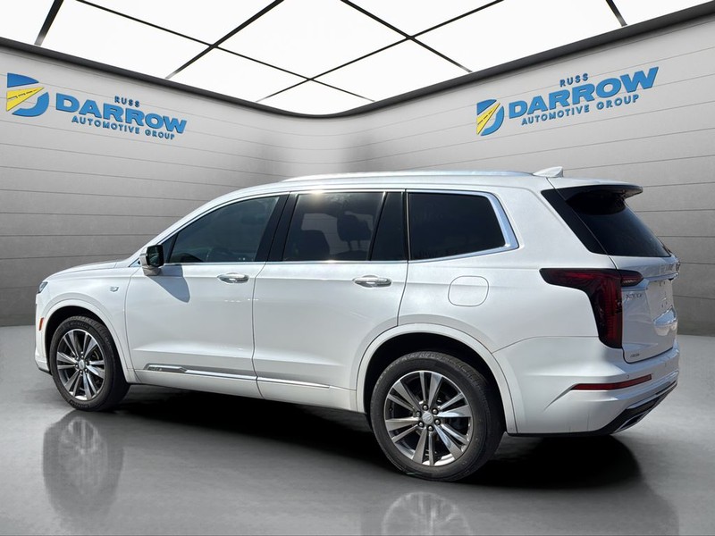 Cadillac XT6 Vehicle Full-screen Gallery Image 3
