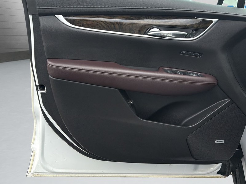 Cadillac XT6 Vehicle Full-screen Gallery Image 11