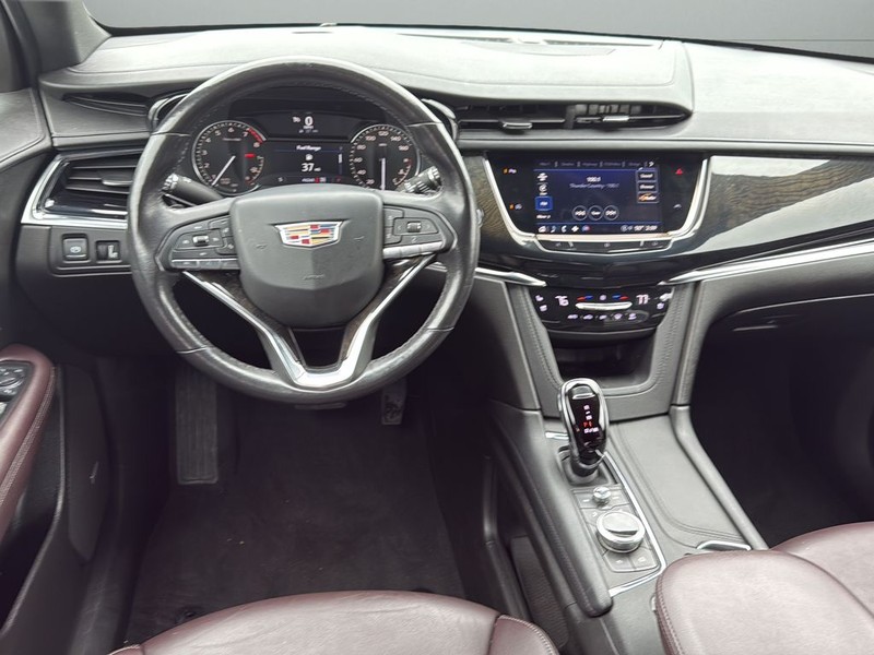 Cadillac XT6 Vehicle Full-screen Gallery Image 12