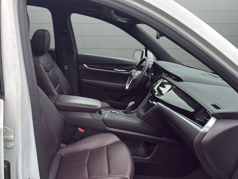 Cadillac XT6 Vehicle Full-screen Gallery Image 15