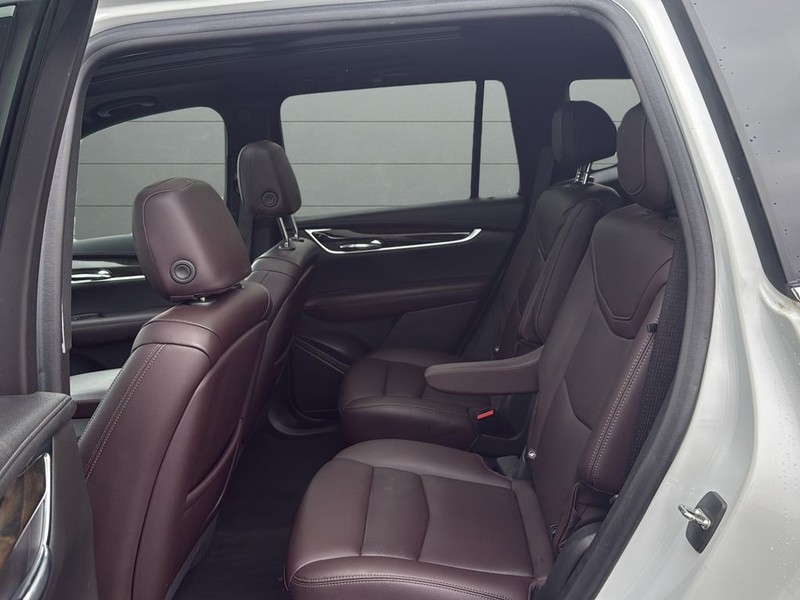 Cadillac XT6 Vehicle Full-screen Gallery Image 17