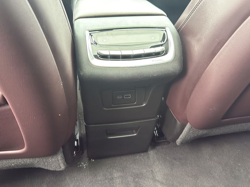 Cadillac XT6 Vehicle Full-screen Gallery Image 18