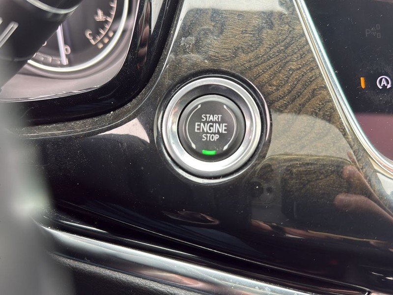 Cadillac XT6 Vehicle Full-screen Gallery Image 21