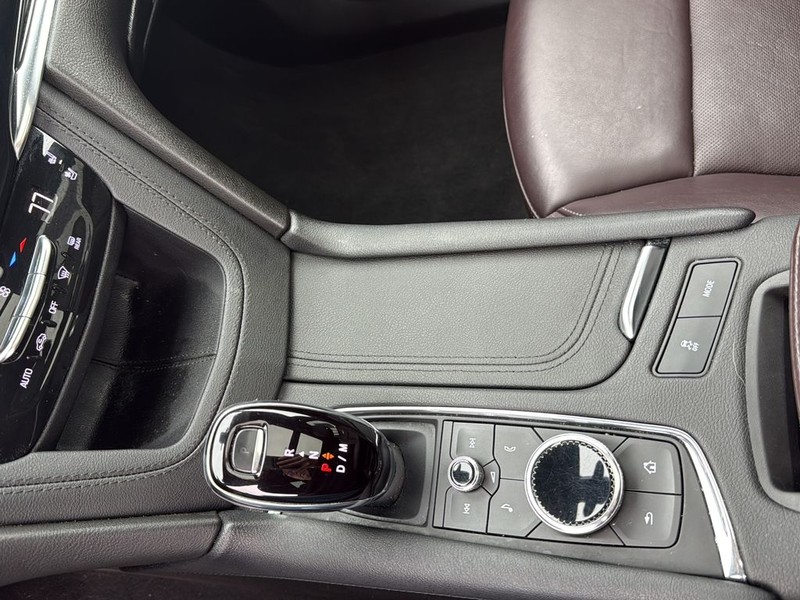 Cadillac XT6 Vehicle Full-screen Gallery Image 22