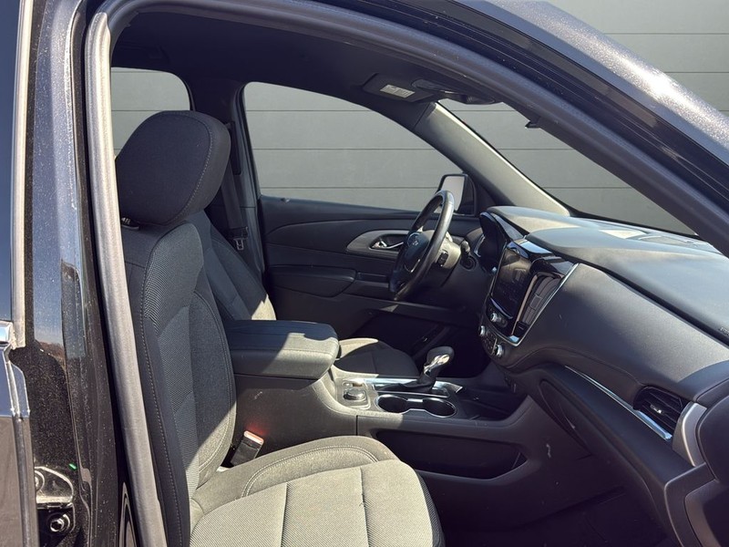 Chevrolet Traverse Vehicle Full-screen Gallery Image 15