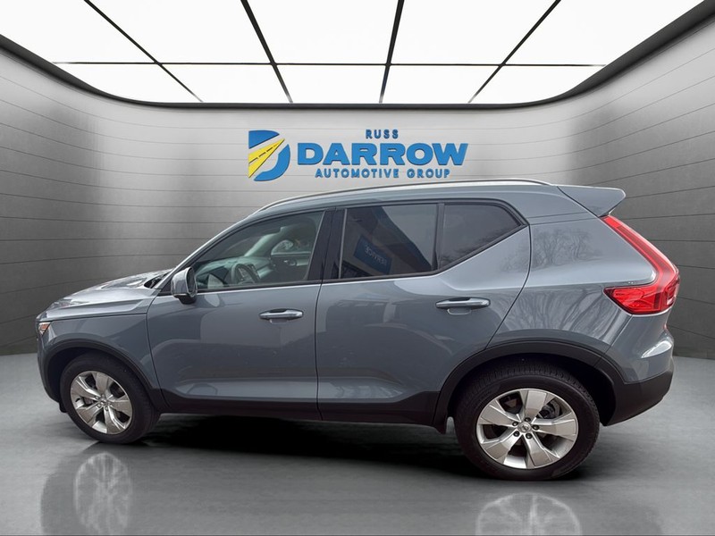 Volvo XC40 Vehicle Full-screen Gallery Image 2