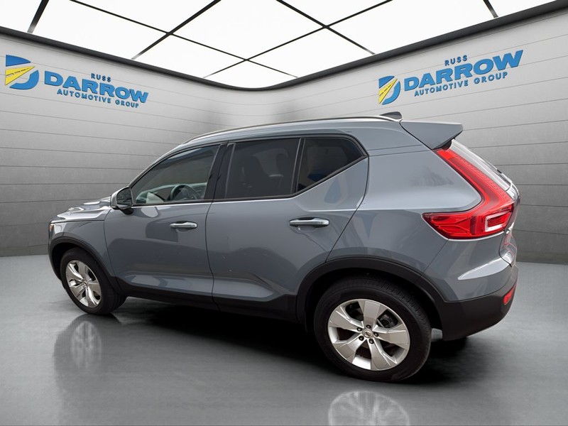 Volvo XC40 Vehicle Full-screen Gallery Image 3