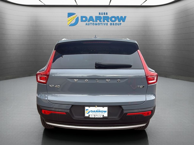 Volvo XC40 Vehicle Full-screen Gallery Image 4