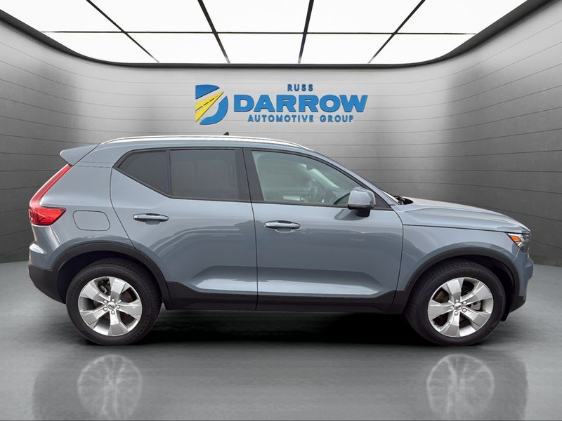 Volvo XC40 Vehicle Full-screen Gallery Image 6