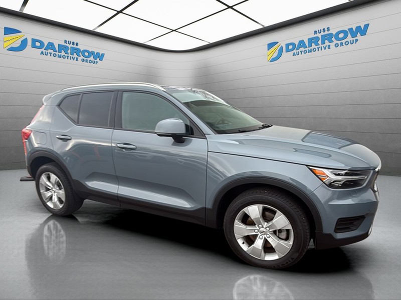 Volvo XC40 Vehicle Full-screen Gallery Image 7