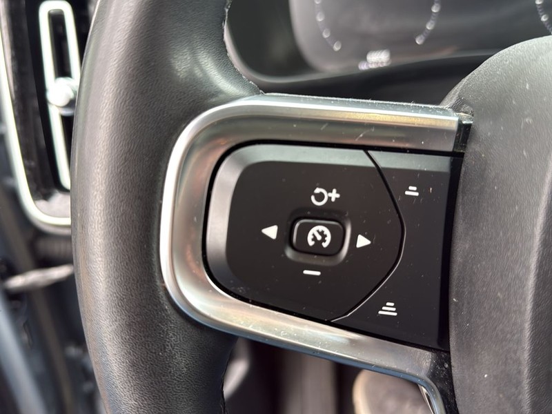 Volvo XC40 Vehicle Full-screen Gallery Image 9