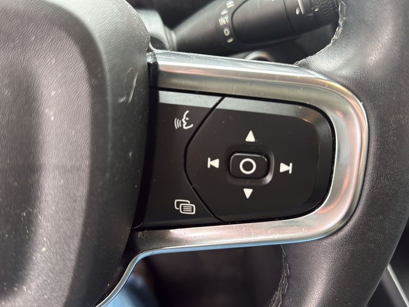 Volvo XC40 Vehicle Full-screen Gallery Image 10