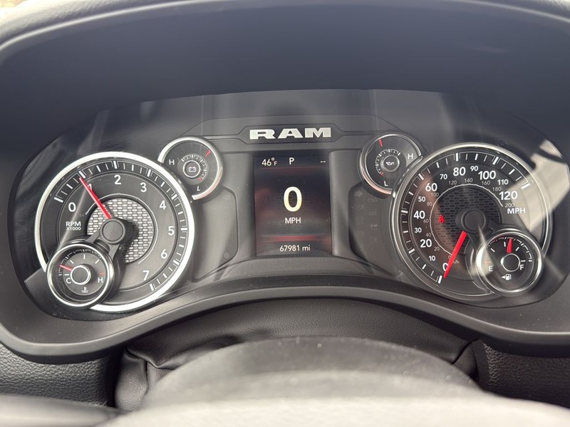 Ram 1500 Vehicle Full-screen Gallery Image 13