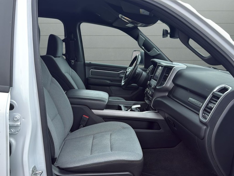 Ram 1500 Vehicle Full-screen Gallery Image 15