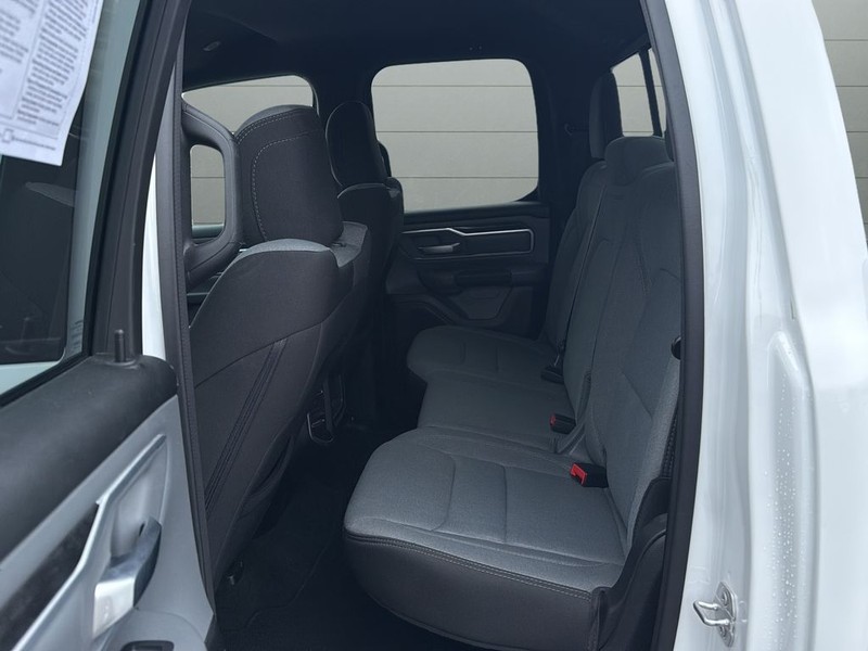 Ram 1500 Vehicle Full-screen Gallery Image 16