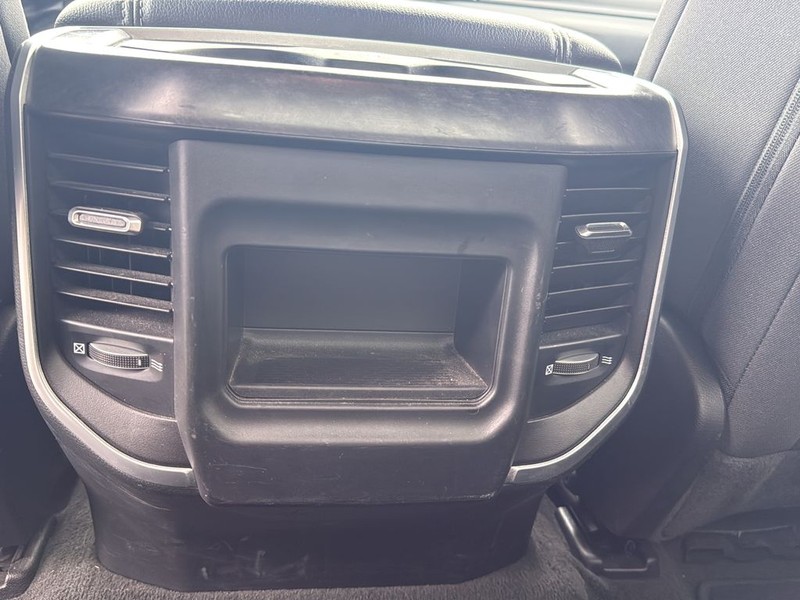 Ram 1500 Vehicle Full-screen Gallery Image 17