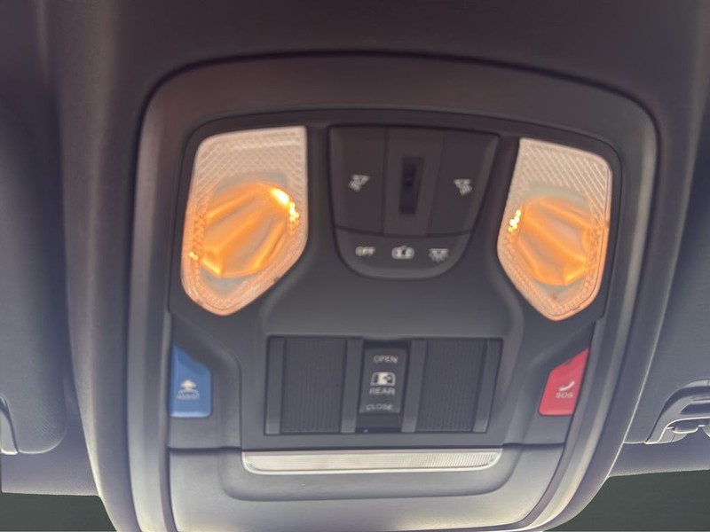 Ram 1500 Vehicle Full-screen Gallery Image 23