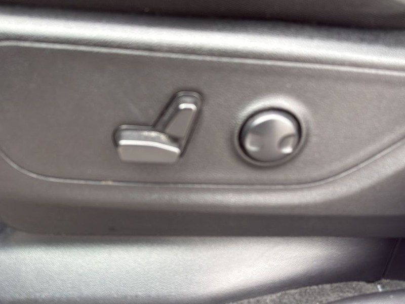 Ram 1500 Vehicle Full-screen Gallery Image 25