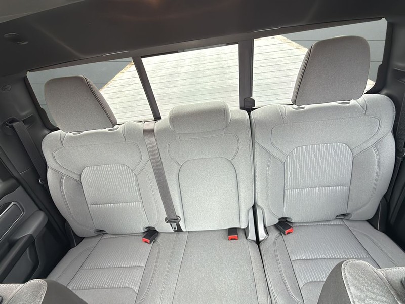 Ram 1500 Vehicle Full-screen Gallery Image 27