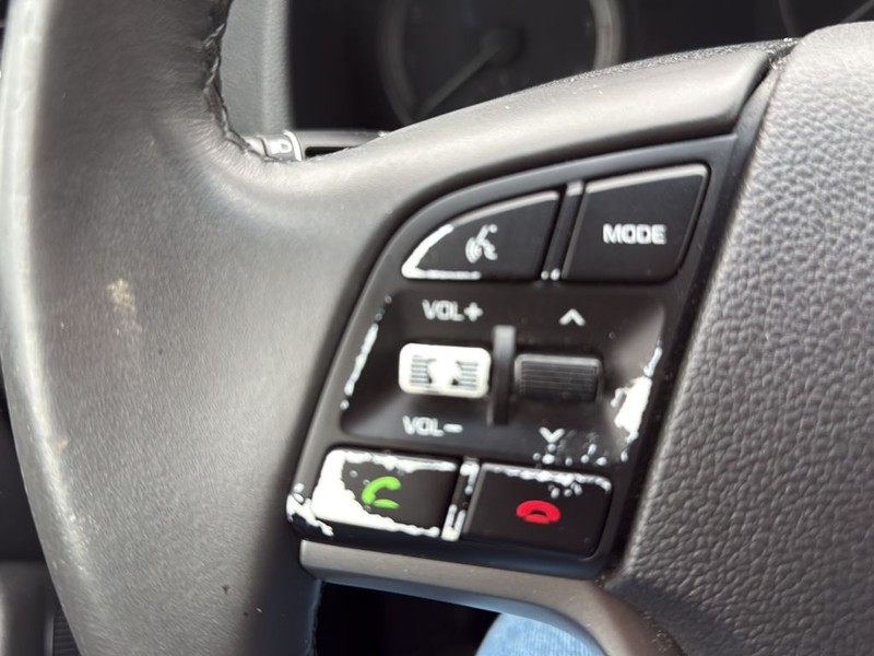 Hyundai Tucson Vehicle Full-screen Gallery Image 9