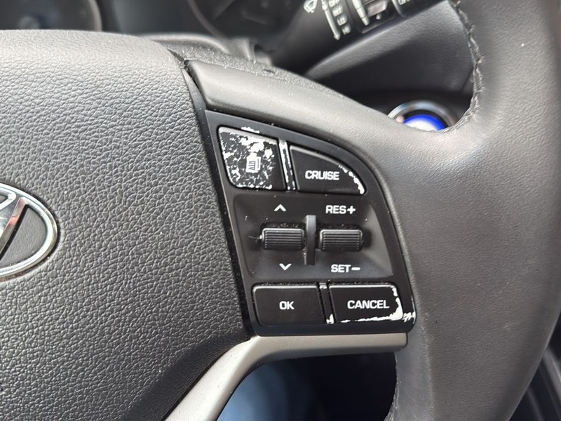 Hyundai Tucson Vehicle Full-screen Gallery Image 10