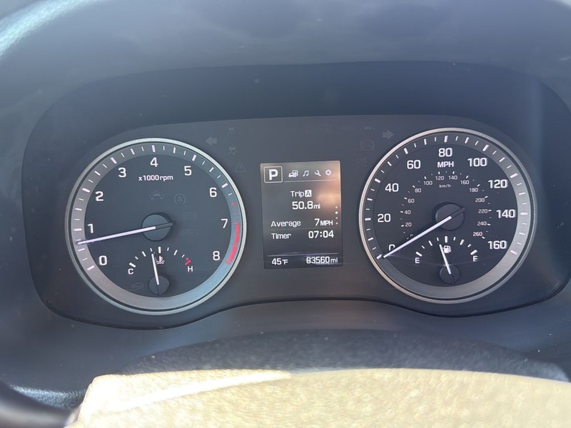 Hyundai Tucson Vehicle Full-screen Gallery Image 13