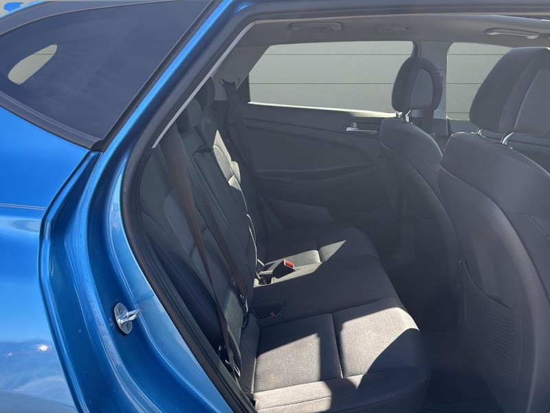 Hyundai Tucson Vehicle Full-screen Gallery Image 14