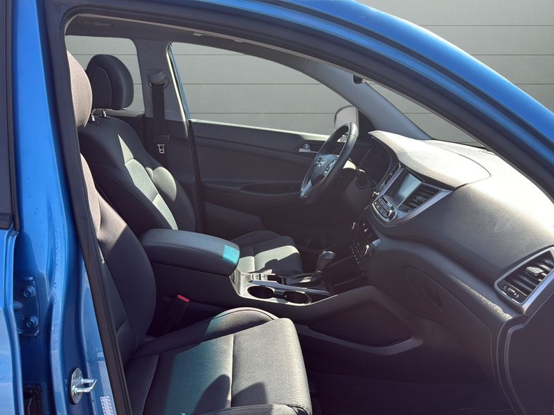 Hyundai Tucson Vehicle Full-screen Gallery Image 15