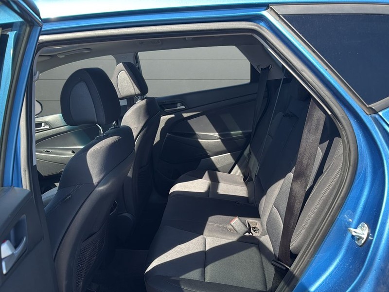 Hyundai Tucson Vehicle Full-screen Gallery Image 17